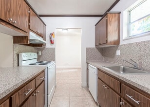 Imperial At Kendall Apartments in Miami, FL - Foto de edificio - Building Photo