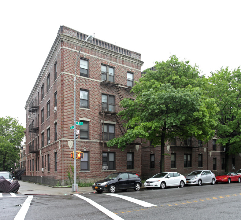 7301 4th Ave in Brooklyn, NY - Foto de edificio
