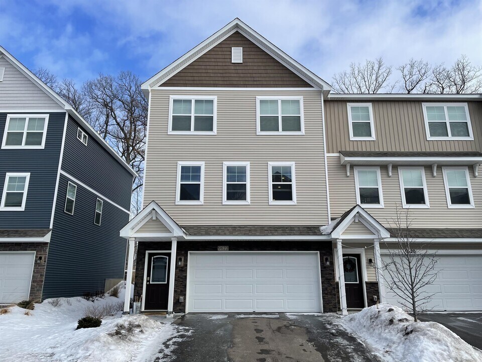 9622 Olive Ln N in Maple Grove, MN - Building Photo