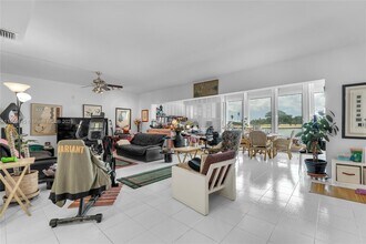 9200 W Bay Harbor Dr in Bay Harbor Islands, FL - Building Photo - Building Photo