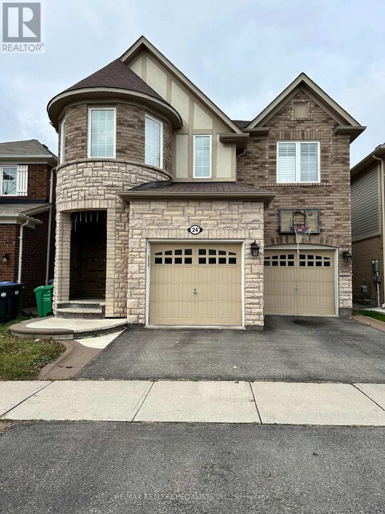 24 Dulverton Dr in Brampton, ON - Building Photo