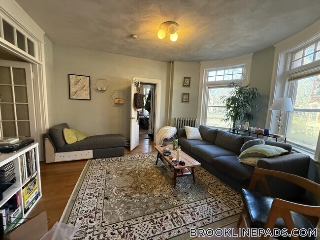 1887 Beacon St, Unit 1