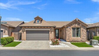2481 S Via Versilia Dr in Fresno, CA - Building Photo