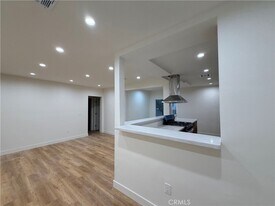 11104 Oxnard St in Los Angeles, CA - Building Photo