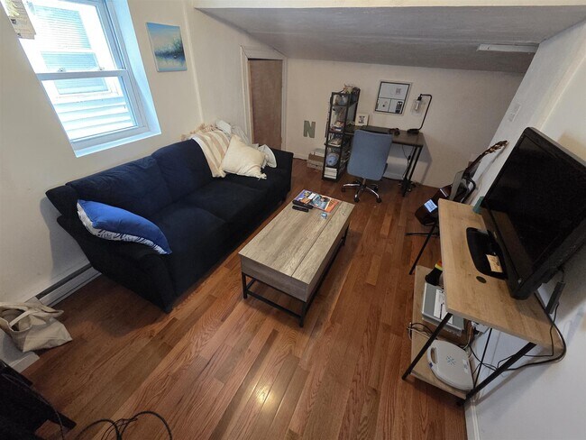 5 8th St, Unit 2 in Cambridge, MA - Foto de edificio - Building Photo