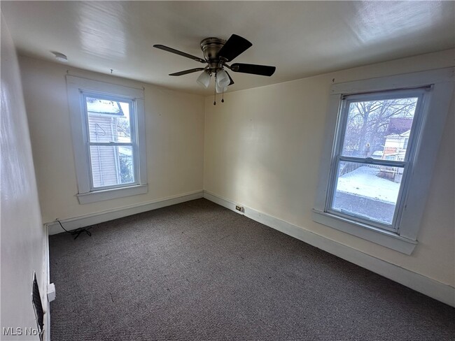 288 Dickey Ave NW in Warren, OH - Building Photo - Building Photo