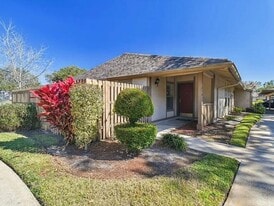 856 Creekway Ct in Brandon, FL - Building Photo