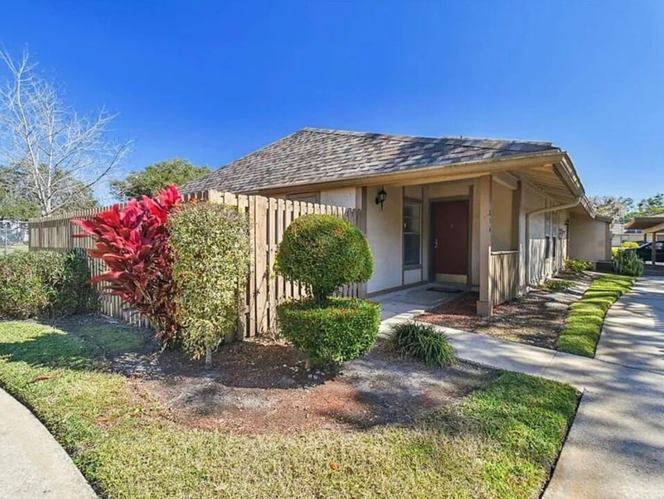 856 Creekway Ct in Brandon, FL - Building Photo