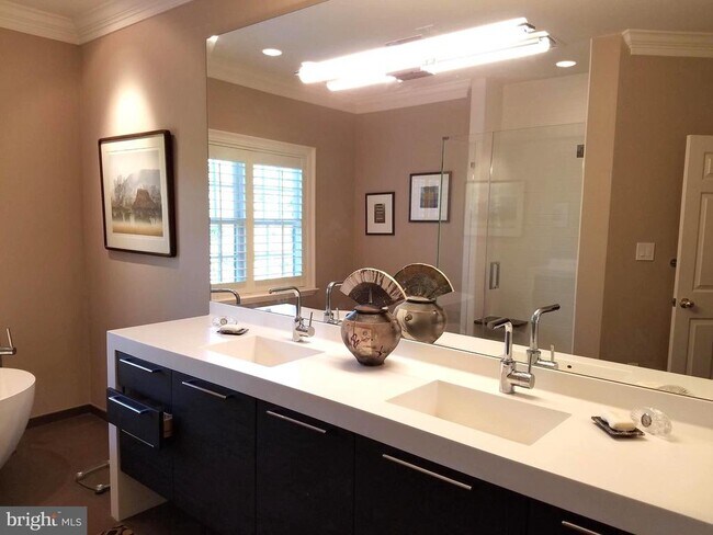 2003 Mayfair McLean Ct in Falls Church, VA - Building Photo - Building Photo