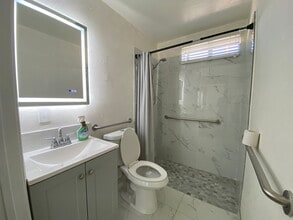 4247 Cartagena Dr in San Diego, CA - Foto de edificio - Building Photo