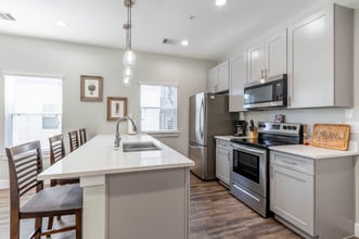 144 W 5th St in Kemah, TX - Building Photo - Building Photo