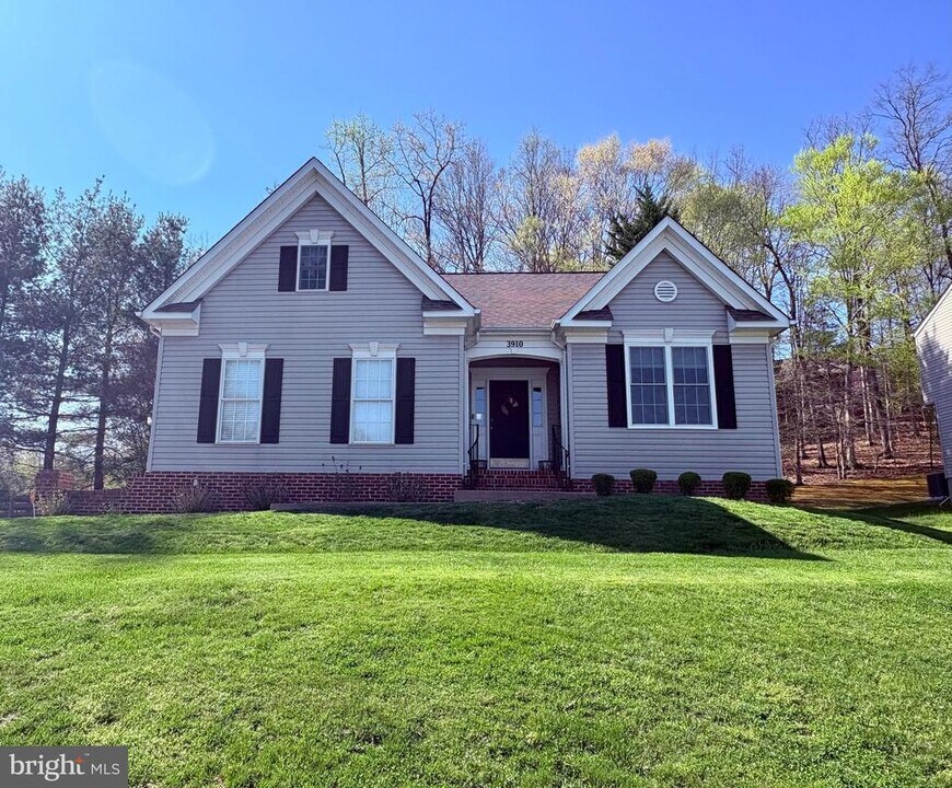 3910 Lynnhaven Ln in Fredericksburg, VA - Building Photo