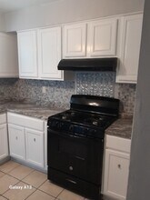 8020 Haney Dr, Unit Demetria in New Orleans, LA - Foto de edificio - Building Photo
