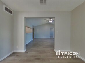 12565 Blue Lagoon Trail in Jacksonville, FL - Foto de edificio - Building Photo