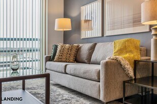 660 Yorktown St, Unit 1305 in Dallas, TX - Building Photo