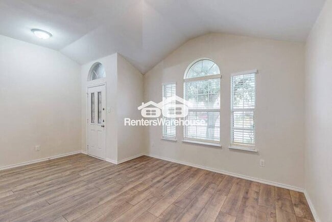 3304 Kingsbrook Dr in Wylie, TX - Foto de edificio - Building Photo