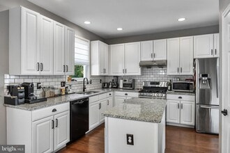 105 Quarterhorse Ct in Evesham, NJ - Building Photo - Building Photo