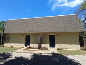 5002 Blue Spruce Cir, Unit C in Austin, TX - Foto de edificio - Building Photo