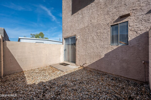 3044 E Beck Ln in Phoenix, AZ - Building Photo - Building Photo