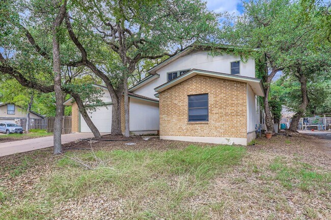 8600 Tallwood Dr in Austin, TX - Building Photo - Building Photo