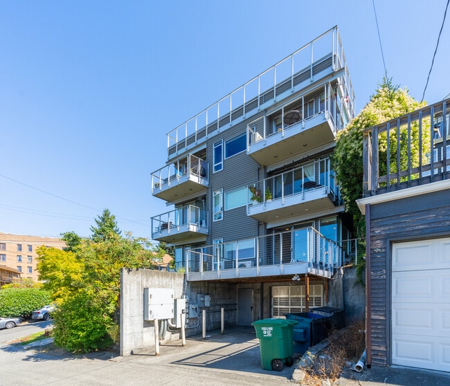 2731 Boylston Ave E, Unit 300 in Seattle, WA - Building Photo - Building Photo