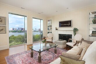 412 Beacon St, Unit 9 in Boston, MA - Building Photo - Building Photo