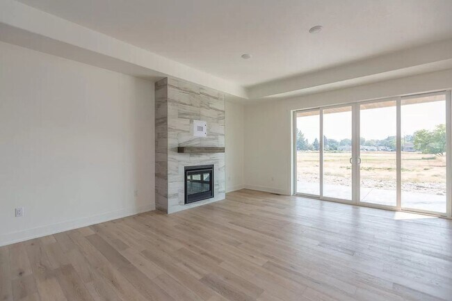 808 Van Allen Way in Hamilton, MT - Building Photo - Building Photo