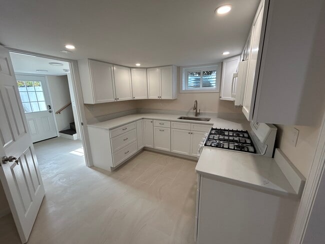 90 Havemeyer Ln in Old Greenwich, CT - Foto de edificio - Building Photo