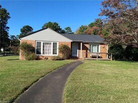 206 Ridgewood Dr in Lexington, NC - Building Photo