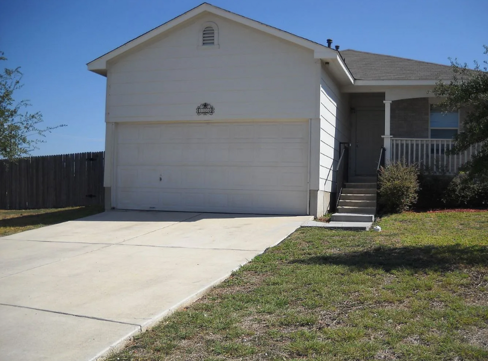 100 Goddard in Kyle, TX - Building Photo