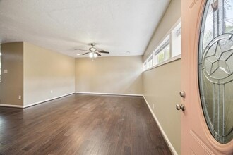 5847 Bitternut Dr in Houston, TX - Building Photo - Building Photo