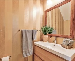 1470 W 41st St in Hialeah, FL - Building Photo