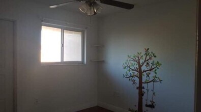570 NW 82nd Pl in Miami, FL - Building Photo - Building Photo