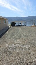 17977 Lakeshore Dr in Lake Elsinore, CA - Foto de edificio - Building Photo