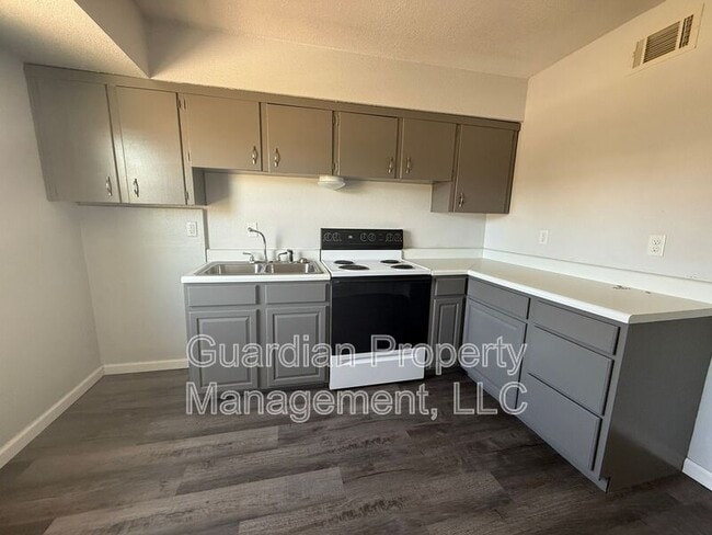 property at 517.5 W 8th St