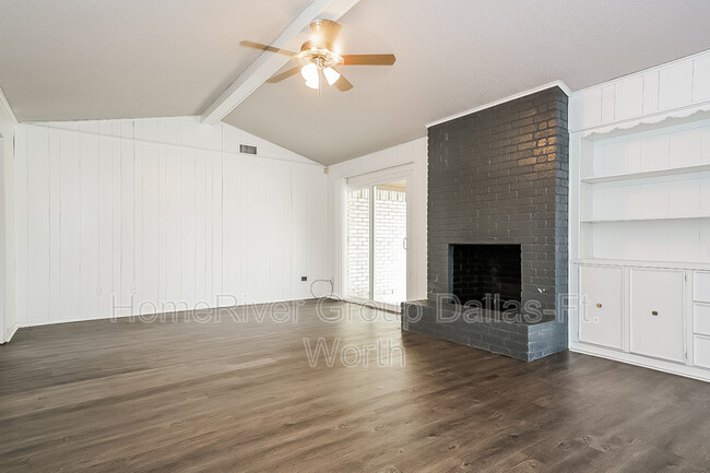 8258 Westrock Dr in Dallas, TX - Building Photo - Building Photo