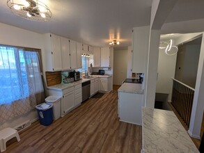 11960 W Alameda Pky, Unit 1 in Lakewood, CO - Building Photo - Building Photo