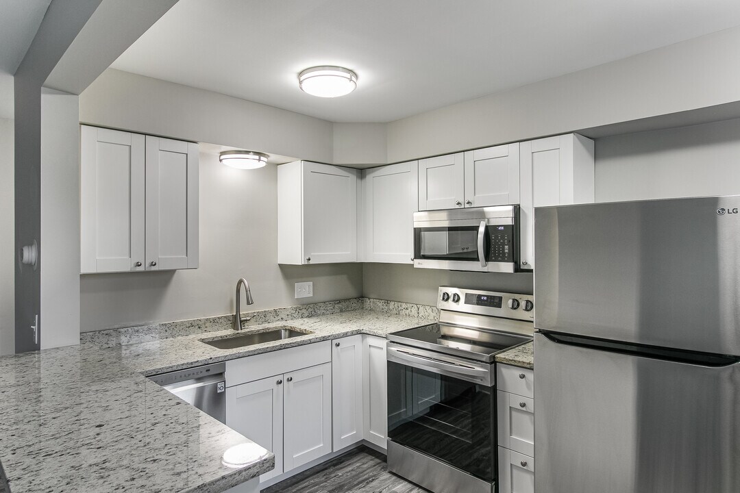 Wilshire Apartments in Lansing, MI - Foto de edificio