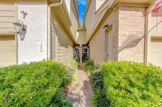 12625 Memorial Dr in Houston, TX - Building Photo - Building Photo