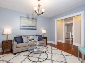 200 Sumner St, Unit 2B in Newton, MA - Building Photo