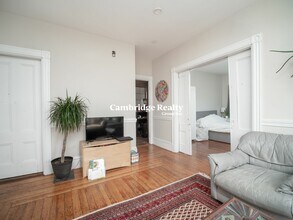 318 Beacon St, Unit 3 in Somerville, MA - Foto de edificio - Building Photo