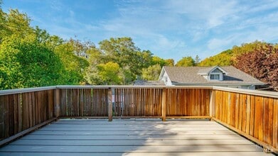 40 Magnolia Ave in San Anselmo, CA - Foto de edificio - Building Photo