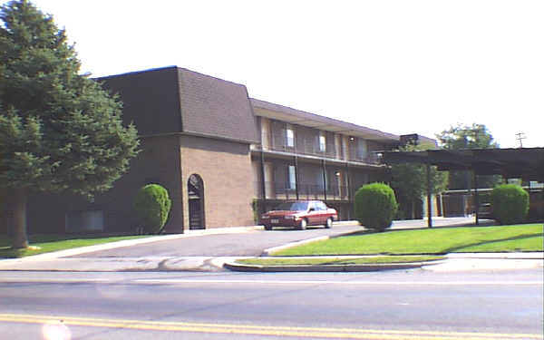 Parkway Apartments in South Salt Lake, UT - Foto de edificio - Building Photo