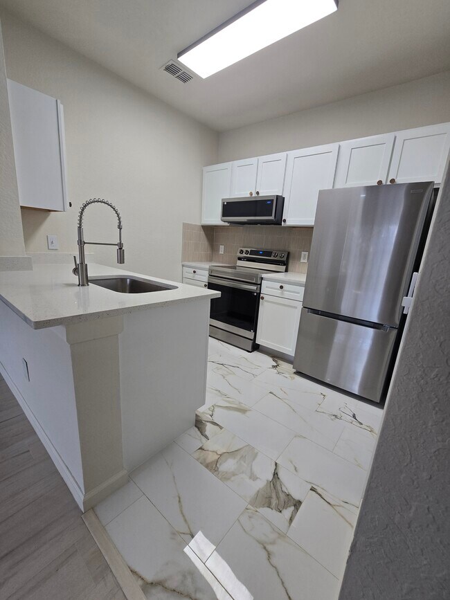 6137 Metrowest Blvd, Unit 6137 Metrowest Blvd. #308 in Orlando, FL - Building Photo - Building Photo