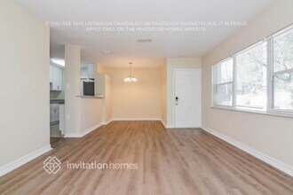 511 Sutton Pl in Brandon, FL - Foto de edificio - Building Photo