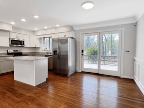 2704 Susten Ct in Richmond, VA - Foto de edificio - Building Photo