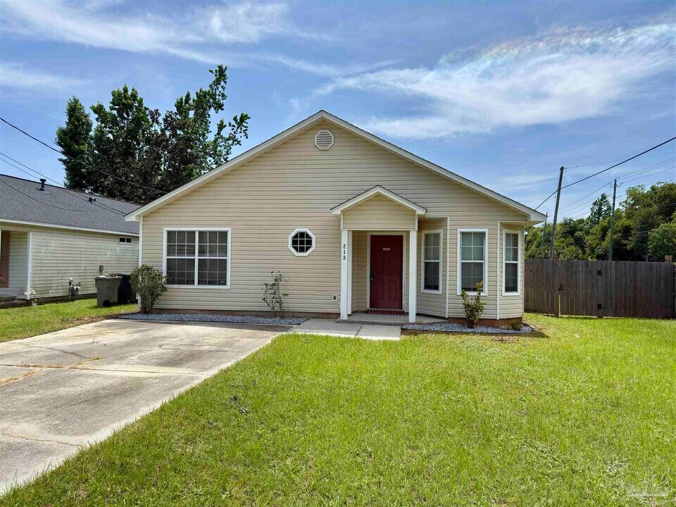 213 Valdosta Ave in Pensacola, FL - Building Photo