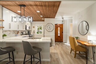 12242 Paseo Lucido in San Diego, CA - Building Photo - Building Photo