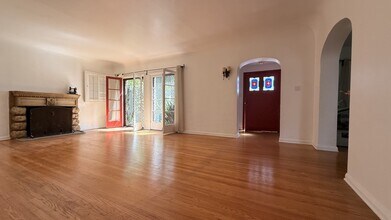 1611 Idlewood Rd in Glendale, CA - Foto de edificio - Building Photo