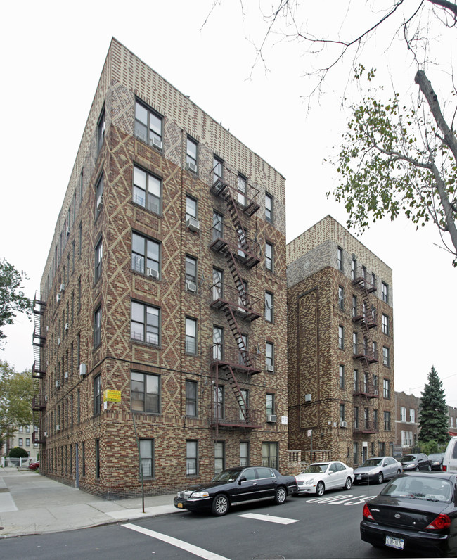 2758 Cruger Ave in Bronx, NY - Building Photo - Building Photo